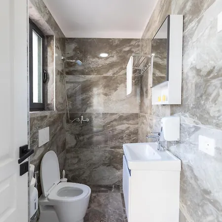 Ξενοδοχείο Resilient 4*