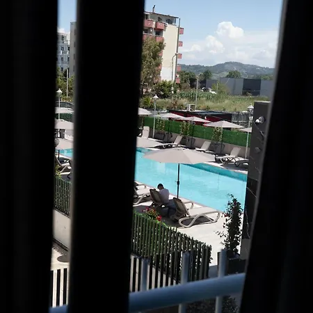 Ξενοδοχείο Resilient Golem (Tirana)