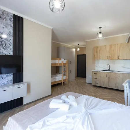 Hotel Resilient Golem (Tirana)