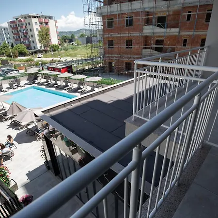 Hotel Resilient Golem (Tirana)