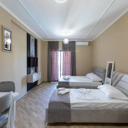 Hotel Resilient Golem (Tirana)