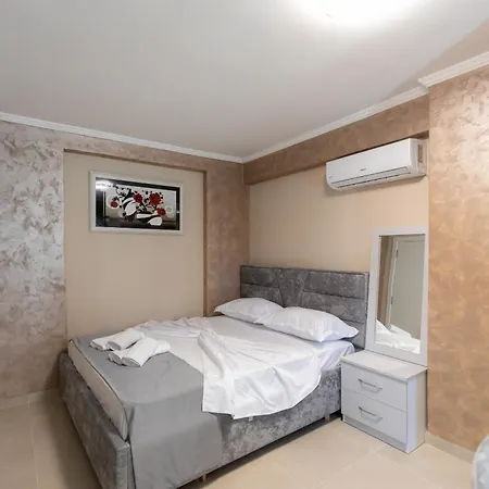 Hotel Resilient Golem (Tirana)