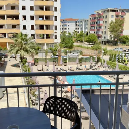 Otel Resilient Golem (Tirana)