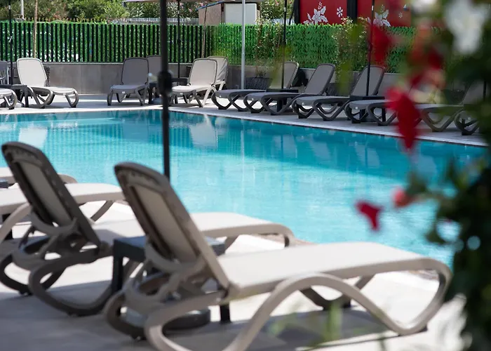 Hotel Resilient Golem (Tirana)