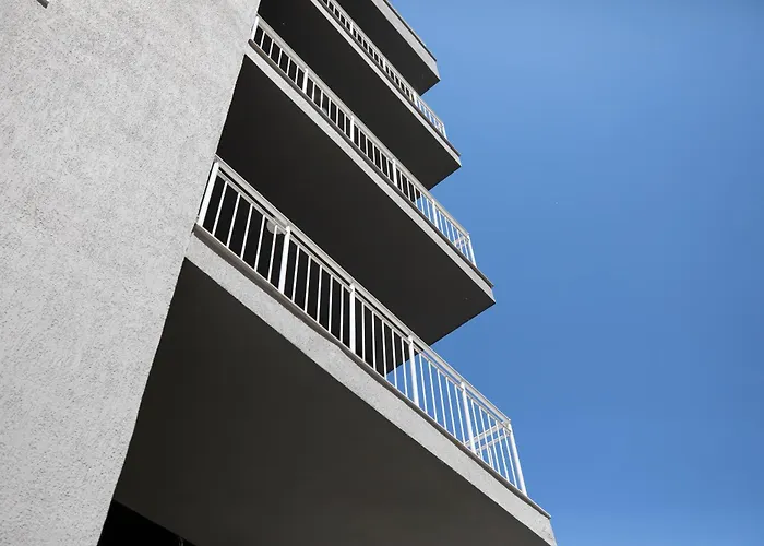 Hotell Resilient Golem (Tirana)