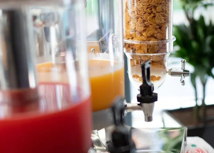 Hotel Resilient Golem (Tirana)